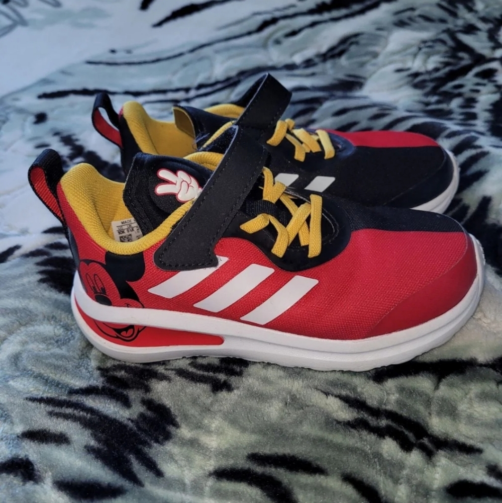 Size 10 toddler adidas